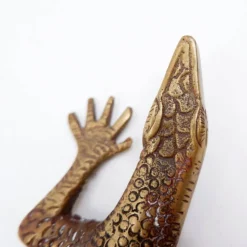 Poignée en laiton en forme de lézard de Komodo