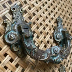 Poignées anciennes de meuble ou portes