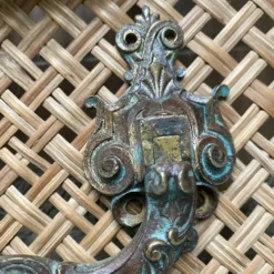 Poignées anciennes de meuble ou portes