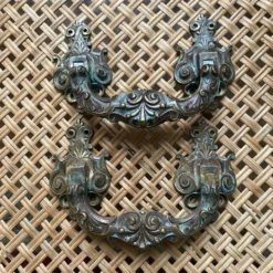 Poignées anciennes de meuble ou portes