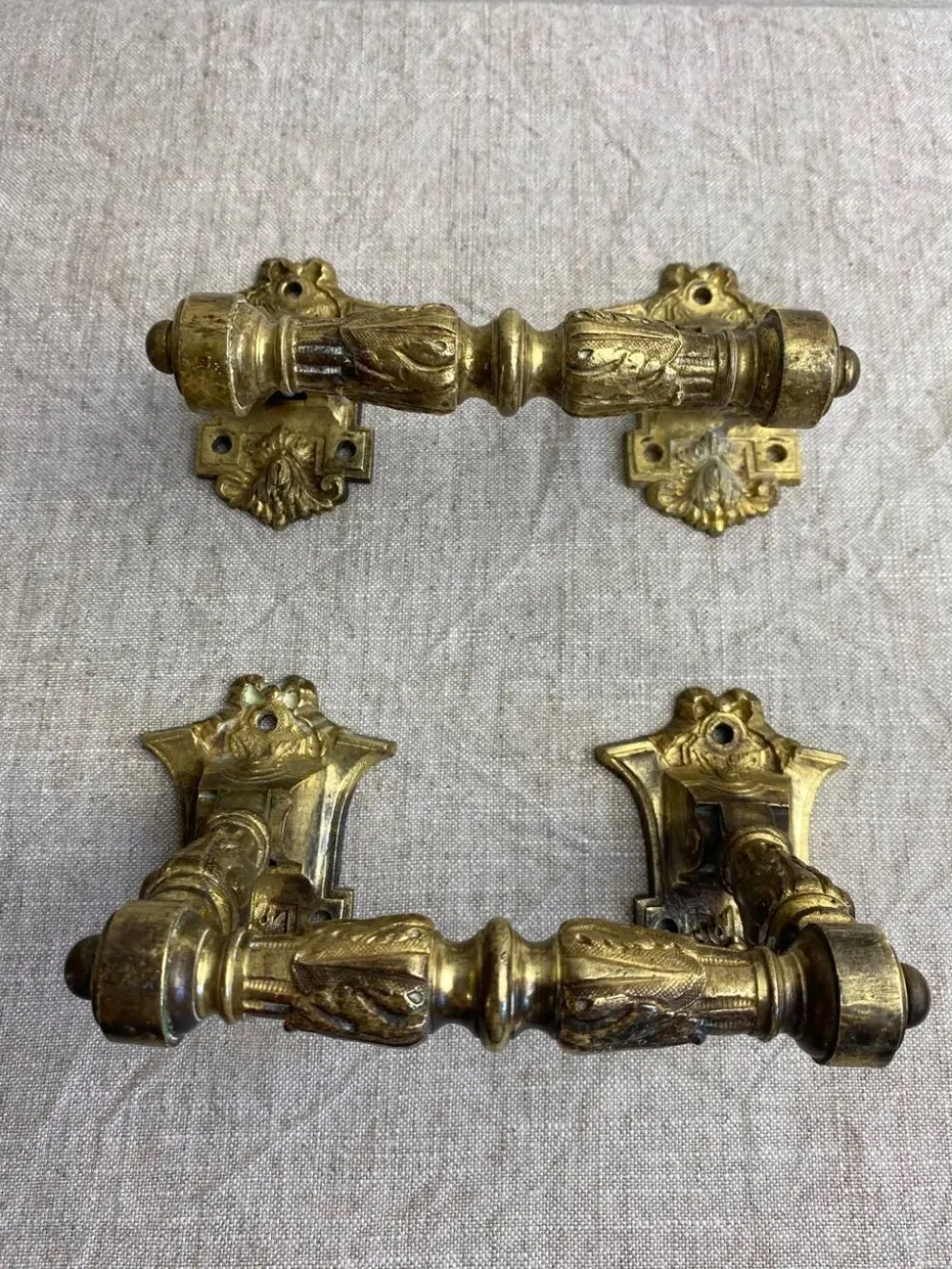 Poignées articulées en bronze