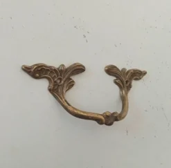 Poignée tiroir de meuble ancien en bronze doré