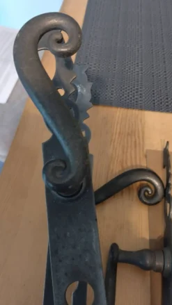 Poignets de porte anciens