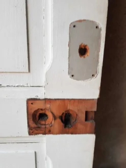 Porte ancienne en bois
