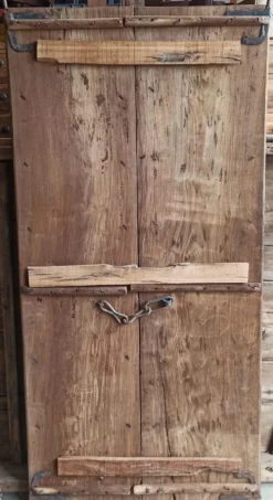 Porte ancienne en bois