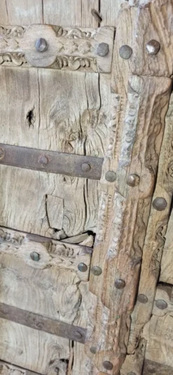 Porte ancienne en bois