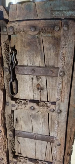 Porte ancienne en bois
