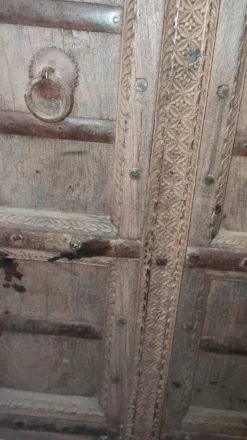 Porte ancienne en bois