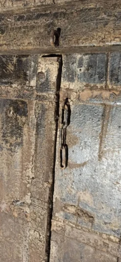 Porte ancienne en bois avec cadre