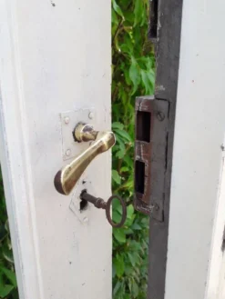 Porte ancienne vitrée 211,5x105,5cm et son cadre porte d'entrée