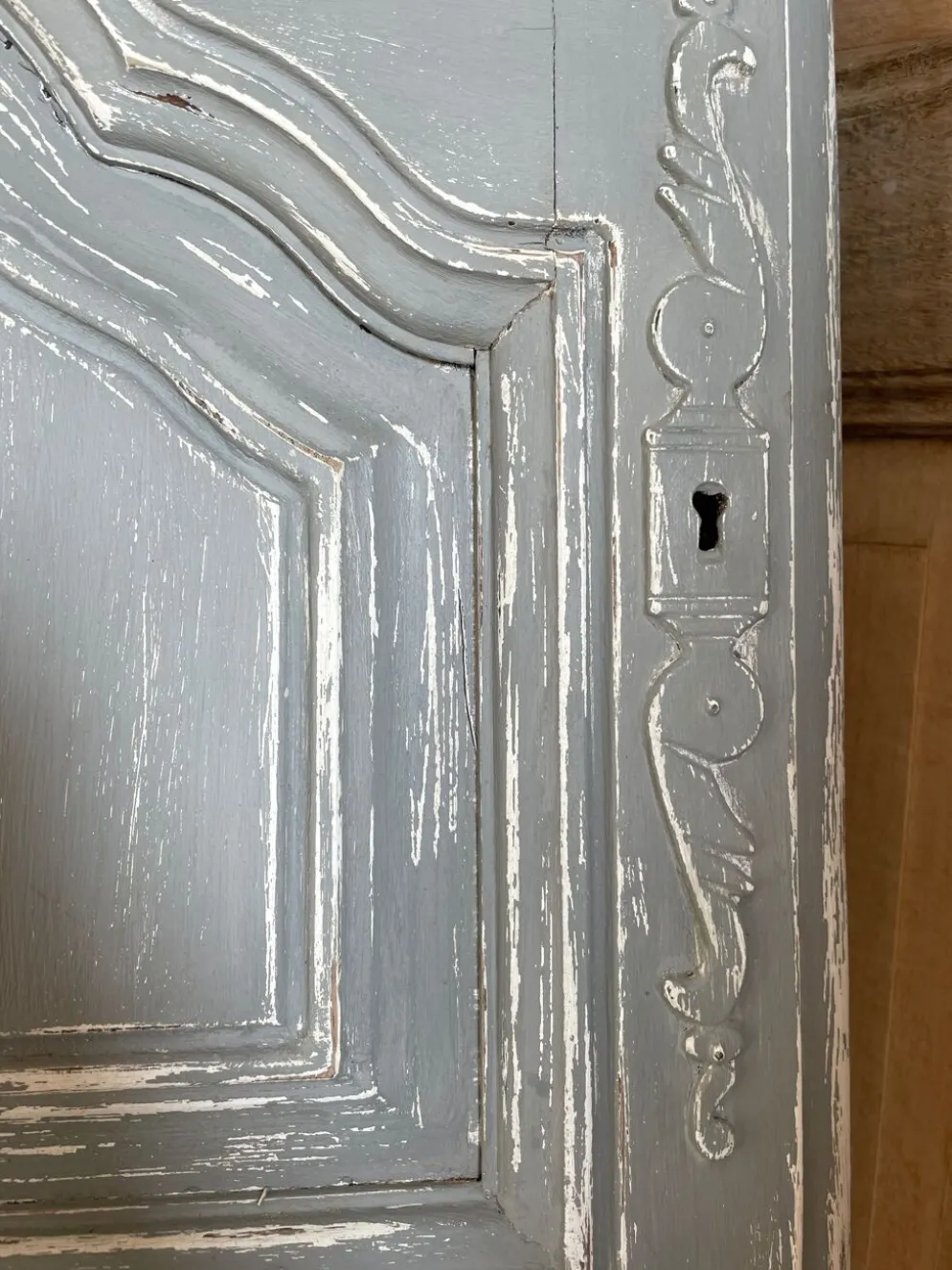 Porte boiserie patine gris