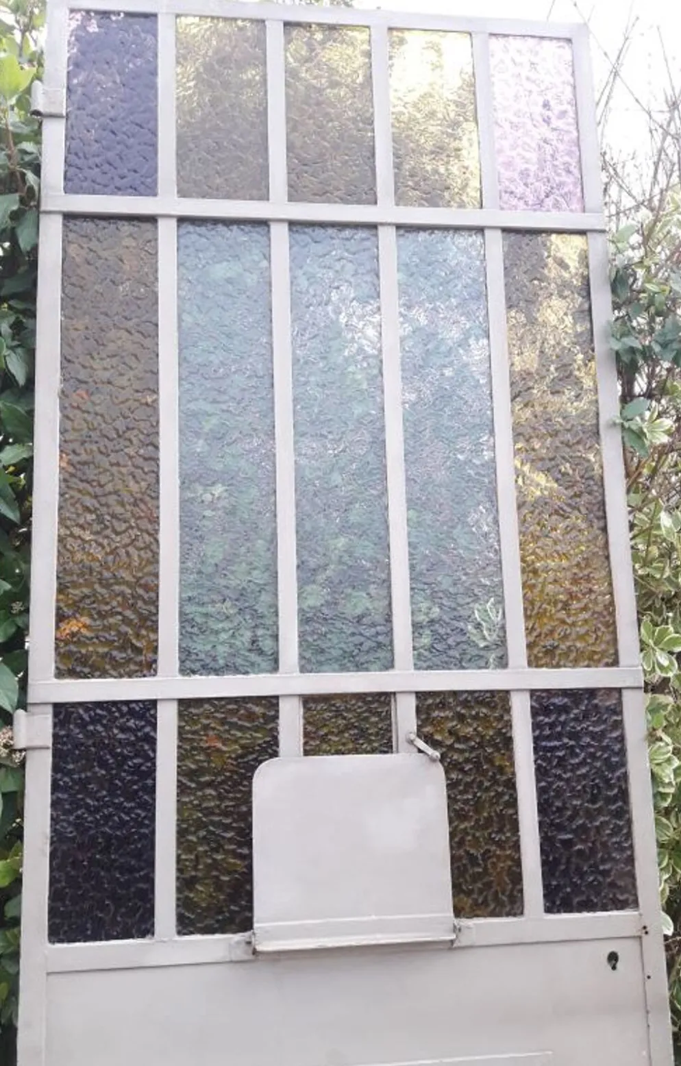 Porte d'atelier 258,4x98,5cm en fer et verres cathédrales colorés