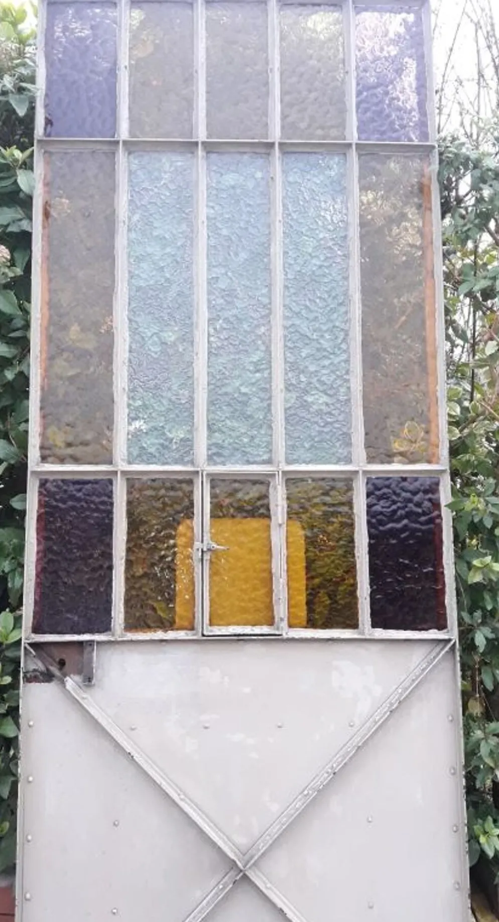 Porte d'atelier 258,4x98,5cm en fer et verres cathédrales colorés
