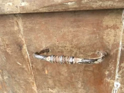 Porte de dépendance de ferme en pin