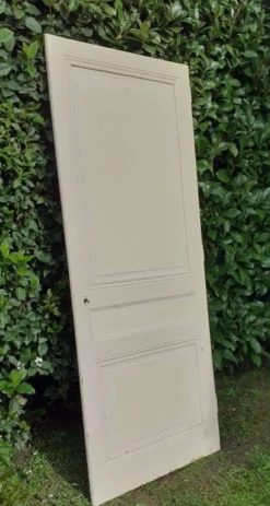 Porte de placard h221xl89,5cm ancienne panneautée, moulurée