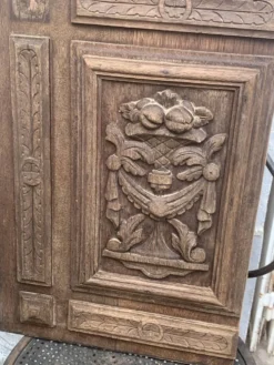 Porte de placard, panneau décoratif en bois coupé de fruit sculpté ancien