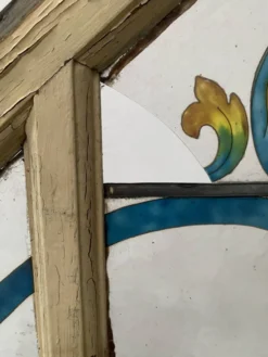 Porte de sous escalier en sapin et verre peint XX siècle