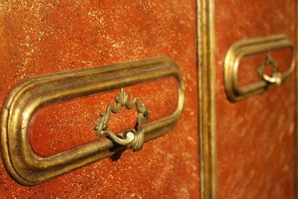 Porte en bois laquée et dorée avec cadre en faux porphyre rouge italien du 20ème siècle