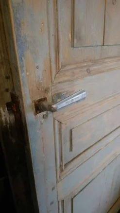 Porte en pin décapée