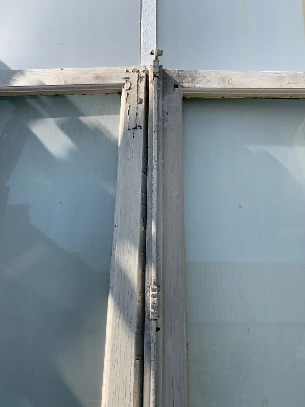 Porte fenêtre a deux vantaux en chêne massif XX siècle