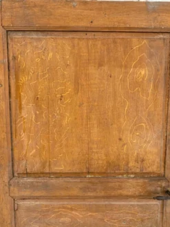 Porte intérieure en sapin peint