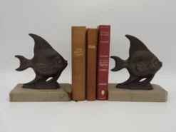 Porte-livres vintage français Art Déco en forme de poisson - Porte-livres en marbre et en spelter