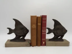 Porte-livres vintage français Art Déco en forme de poisson - Porte-livres en marbre et en spelter