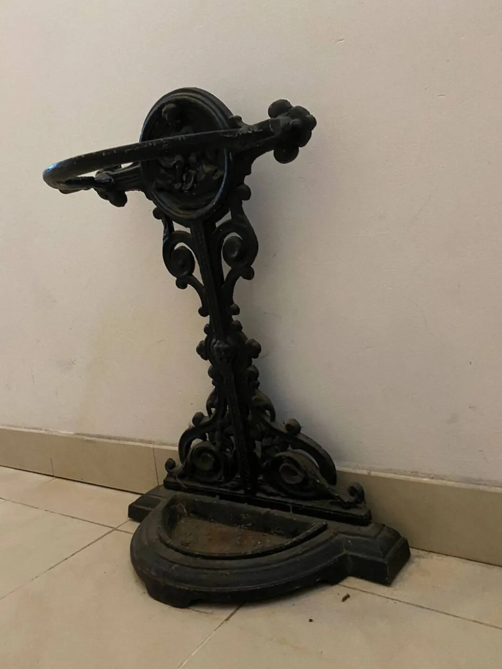 Porte-parapluie ancien en fonte style Napoléon III, fin XIXe siècle
