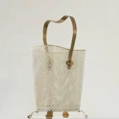 Porte-parapluie du milieu du siècle en laiton patiné et métal perforé, années 1950