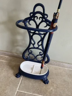 Porte-parapluie en fonte émaillée, début du XXeme siècle