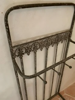 Porte-parapluie en métal