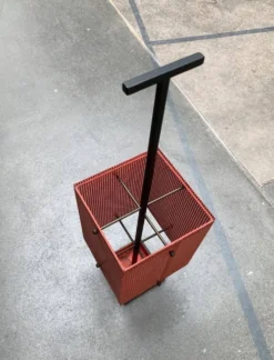 Porte-parapluie minimaliste en acier perforé, années 1960