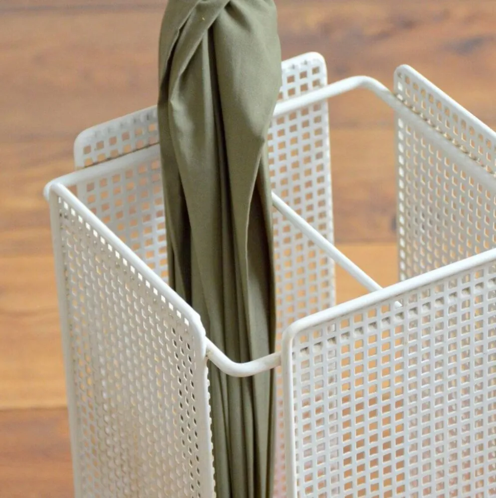 Porte-parapluies moderniste en métal perforé années 60 / 70