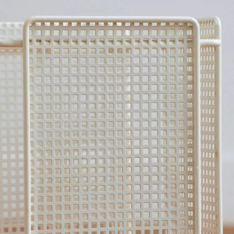 Porte-parapluies moderniste en métal perforé années 60 / 70