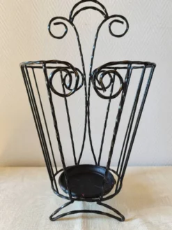 Porte-parapluie vintage en fer torsadé – années 60