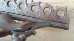 Porte pipes en bois sculpté