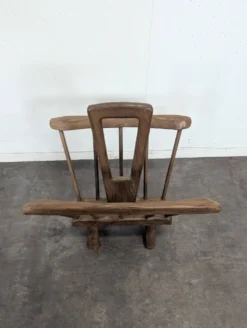 Porte revue brutaliste