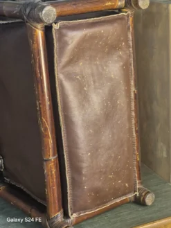 Porte revue cuire