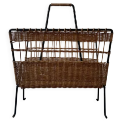 Porte revue en fer forgé noir et rotin dlg Raoul Guys, 1950