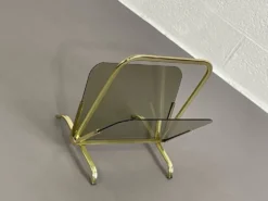 Porte revue en laiton et verre