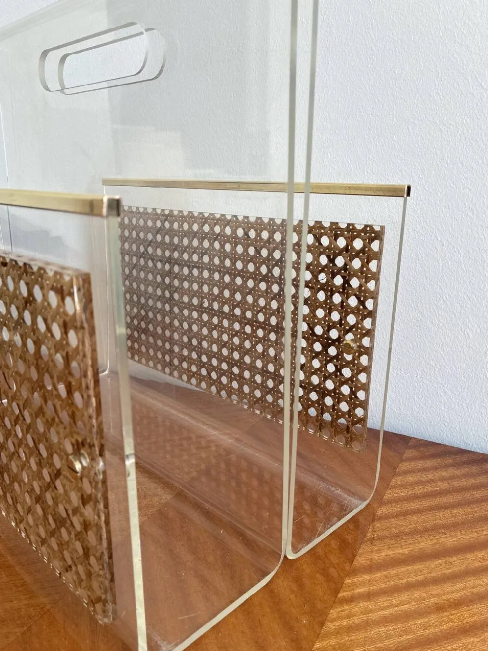 Porte-revue en Plexiglas