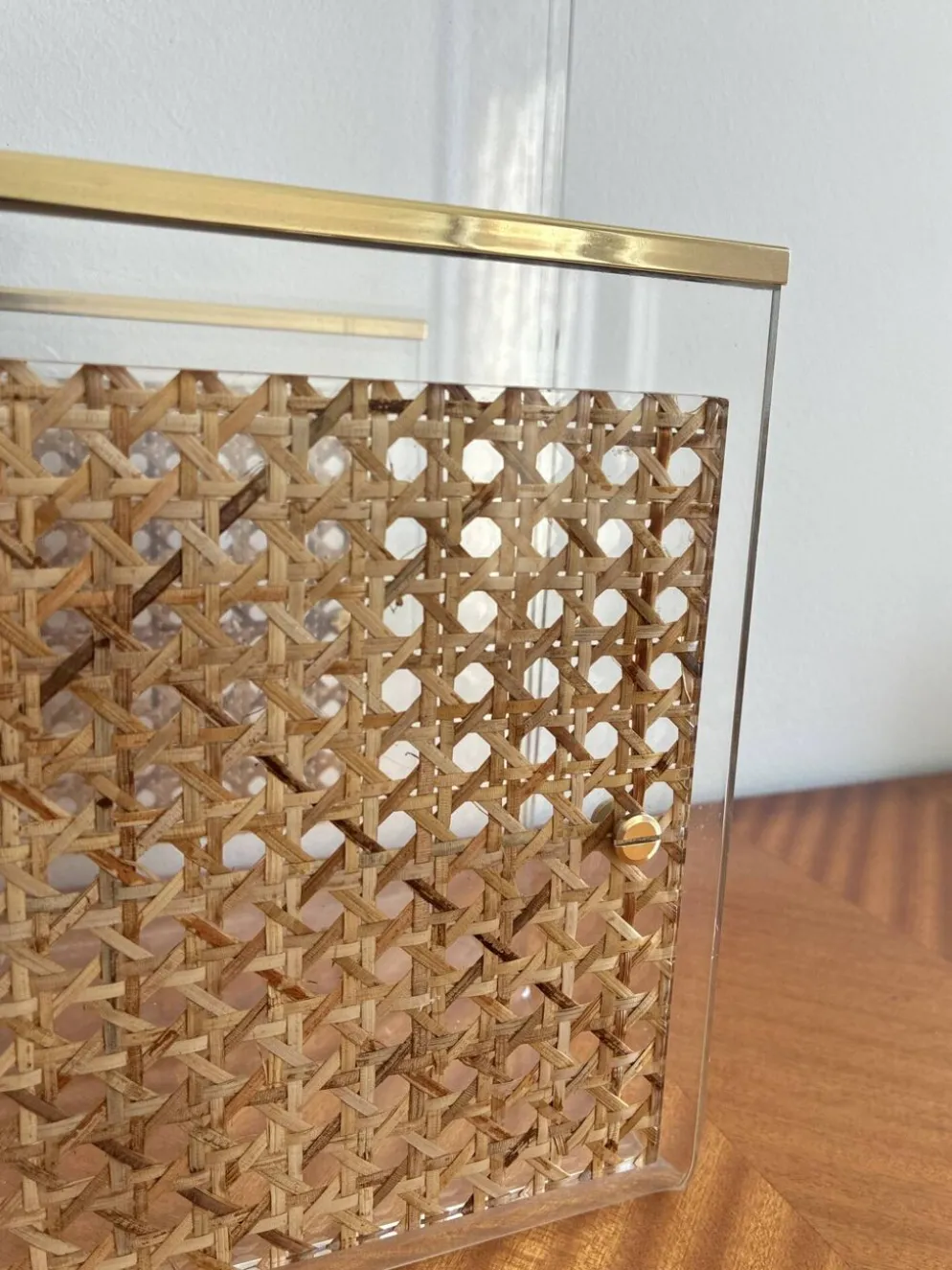 Porte-revue en Plexiglas