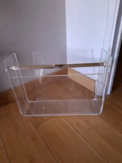 Porte revue en plexiglas David Lange pour Roche Bobois