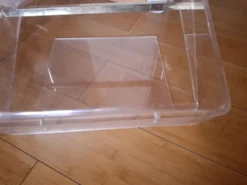 Porte revue en plexiglas David Lange pour Roche Bobois