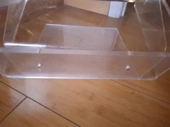 Porte revue en plexiglas David Lange pour Roche Bobois