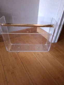 Porte revue en plexiglas David Lange pour Roche Bobois