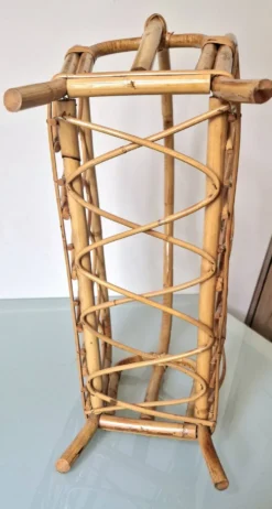 Porte revue en rotin