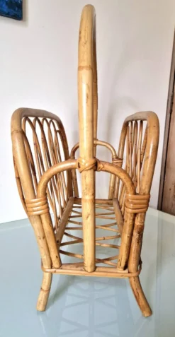 Porte revue en rotin