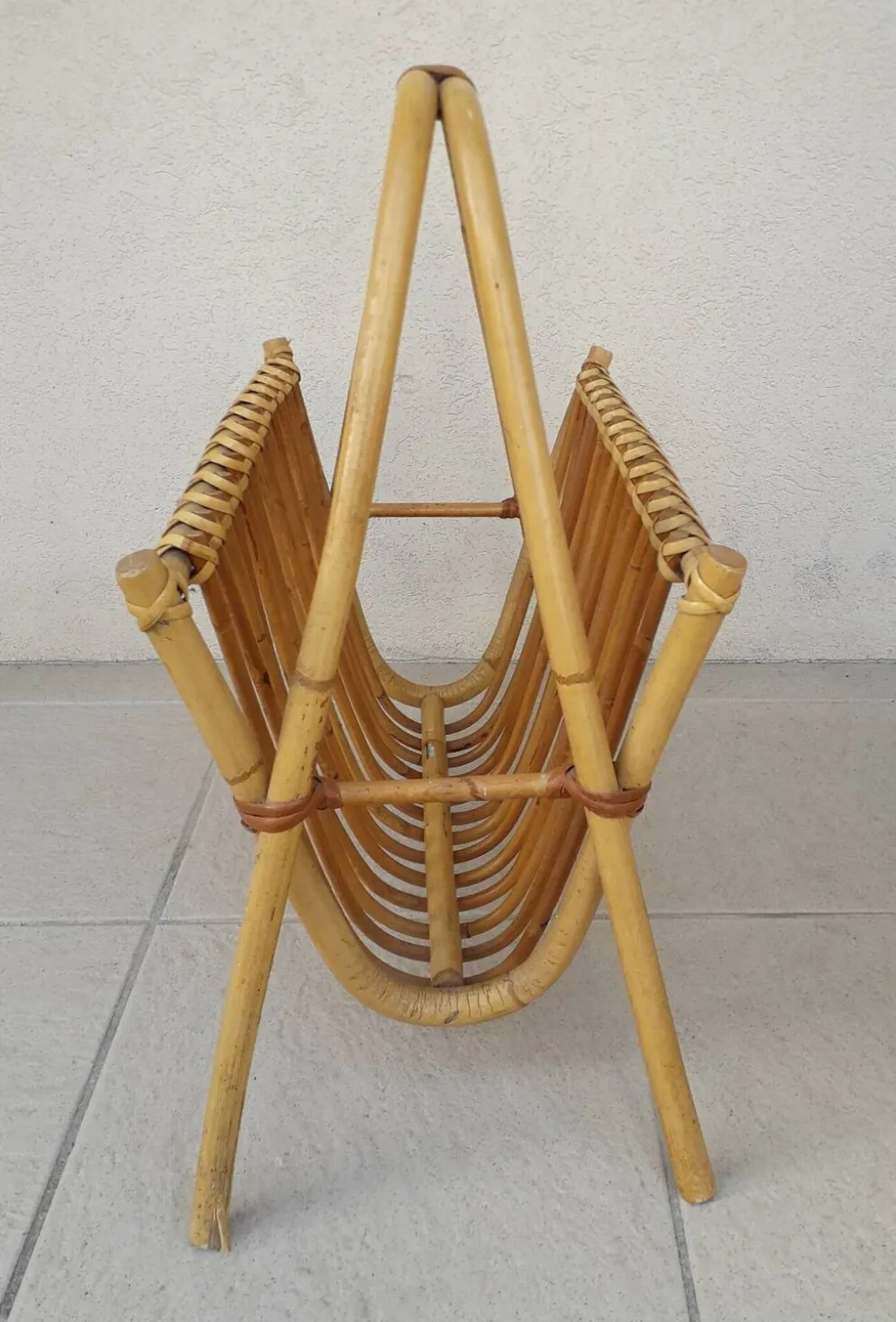 Porte-revue en rotin