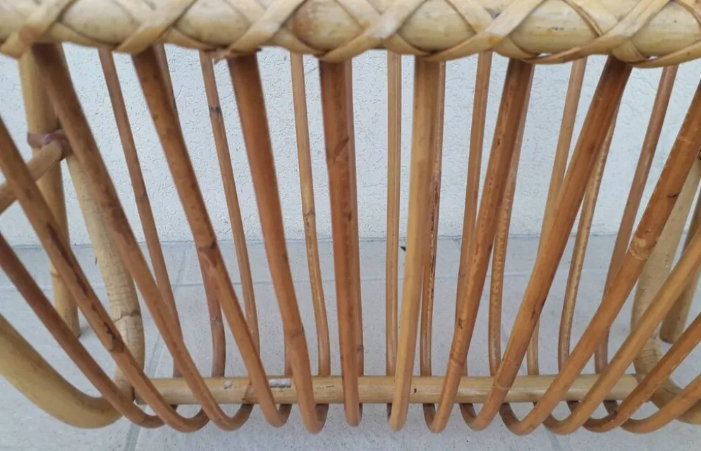 Porte-revue en rotin